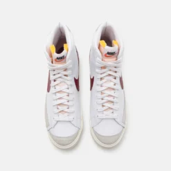Nike Sportswear Blazer Mid '77 Vntg - Zapatillas Altas - White/Dark Beetroot/Grey Fog/Black/Sail/Team Orange -Geox Ventas 27e0e4f72edc4701b4b1d59c7736d59c scaled