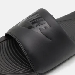 Nike Sportswear Victori One Slide - Sandalias Planas - Black -Geox Ventas 302f92b416d04f0aab1c0009a757b718 scaled