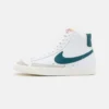 Nike Sportswear Blazer Mid '77 Vntg - Zapatillas Altas - White/Dark Teal Green/Sail/White/Black/Team Orange 2 Nike Sportswear Blazer Mid '77 Vntg - Zapatillas Altas - White/Dark Teal Green/Sail/White/Black/Team Orange -Geox Ventas 797cc73bc7574191b6df87181fa77f8e scaled
