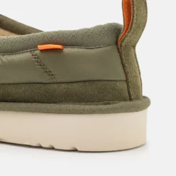 Ugg Tasman - Pantuflas - Burnt Olive -Geox Ventas a6aa439e6f8b45a39bb11161d330b49c scaled