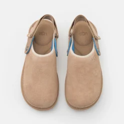 Ugg Goldencoast Clog - Sandalias Planas - Sand/Santorini -Geox Ventas c2b1a2a913714e5c895370a60ebc513e scaled