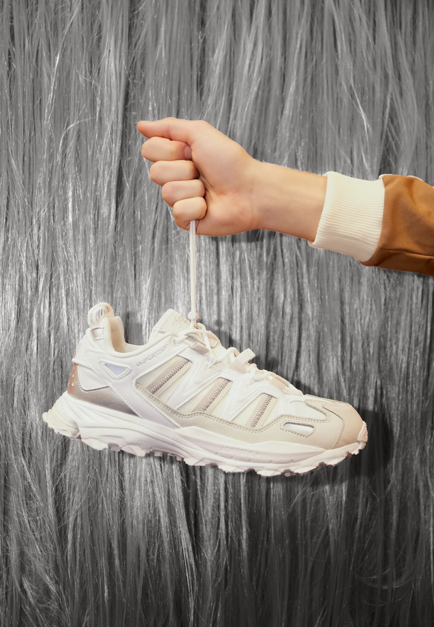 Adidas Originals Hyperturf Adventure Unisex - Zapatillas - Cloud White Grey One Silver Metallic 4 Adidas Originals Hyperturf Adventure Unisex - Zapatillas - Cloud White Grey One Silver Metallic - Imagen 2